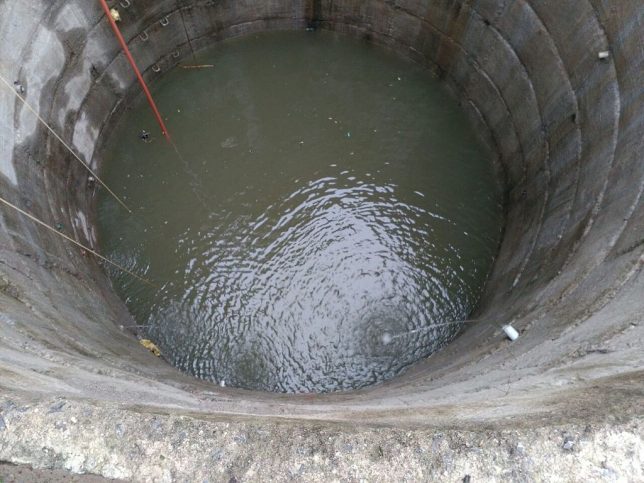 Water in well. Source: Suhasajgaonkar, CC BY-SA 4.0, via Wikimedia Commons